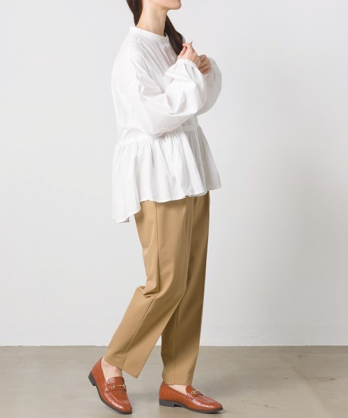 OMNES（オムネス）の「塩縮加工 タイプライター 裾ギャザーバンドカラーシャツ（シャツ/ブラウス・レディース・ホワイト/スカイブルー系/ベージュ/ブラウン/ブラック・FREE）」の17枚目の写真