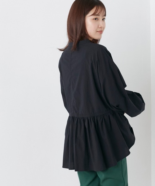 OMNES（オムネス）の「塩縮加工 タイプライター 裾ギャザーバンドカラーシャツ（シャツ/ブラウス・レディース・ホワイト/スカイブルー系/ベージュ/ブラウン/ブラック・FREE）」の14枚目の写真