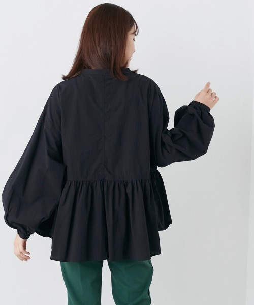 OMNES（オムネス）の「塩縮加工 タイプライター 裾ギャザーバンドカラーシャツ（シャツ/ブラウス・レディース・ホワイト/スカイブルー系/ベージュ/ブラウン/ブラック・FREE）」の13枚目の写真