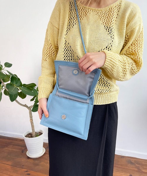 Beau're（ヴュレ）の「BEAURE ヴュレ カウレザー ボンディング フラップ ショルダーバッグ（ショルダーバッグ・レディース・サックスブルー/ホワイト/ブラック/キャメル・FREE）」の20枚目の写真