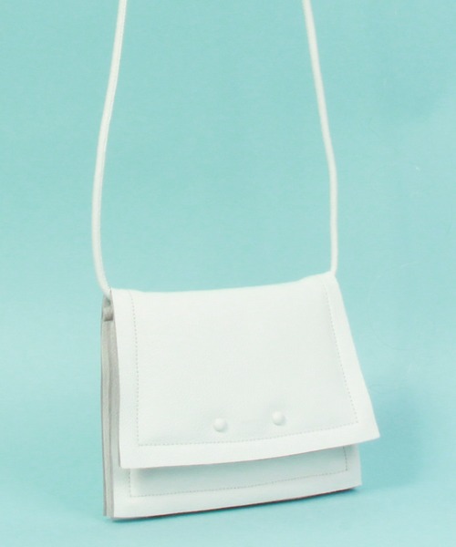 Beau're（ヴュレ）の「BEAURE ヴュレ カウレザー ボンディング フラップ ショルダーバッグ（ショルダーバッグ・レディース・サックスブルー/ホワイト/ブラック/キャメル・FREE）」の18枚目の写真