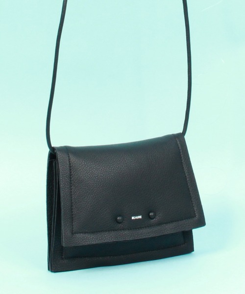Beau're（ヴュレ）の「BEAURE ヴュレ カウレザー ボンディング フラップ ショルダーバッグ（ショルダーバッグ・レディース・サックスブルー/ホワイト/ブラック/キャメル・FREE）」の17枚目の写真