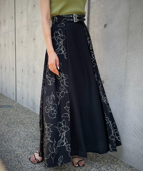 &g'aime（アンジェム）の「【&g’aime】花柄フレアスカート（スカート・レディース・ホワイト/ブラック・FREE）」の2枚目の写真