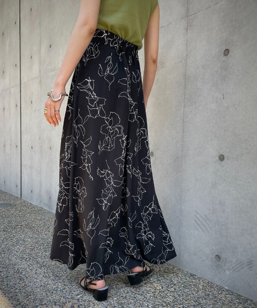 &g'aime（アンジェム）の「【&g’aime】花柄フレアスカート（スカート・レディース・ホワイト/ブラック・FREE）」の5枚目の写真