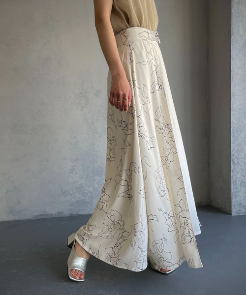 &g'aime（アンジェム）の「【&g’aime】花柄フレアスカート（スカート・レディース・ホワイト/ブラック・FREE）」の8枚目の写真