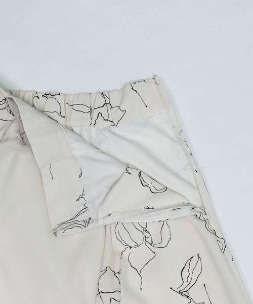 &g'aime（アンジェム）の「【&g’aime】花柄フレアスカート（スカート・レディース・ホワイト/ブラック・FREE）」の6枚目の写真