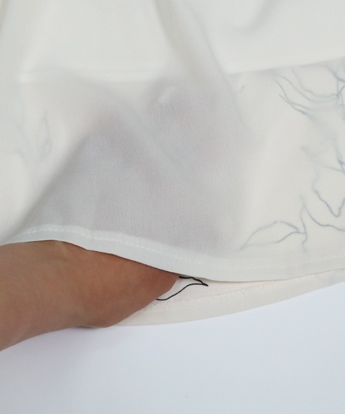 &g'aime（アンジェム）の「【&g’aime】花柄フレアスカート（スカート・レディース・ホワイト/ブラック・FREE）」の14枚目の写真