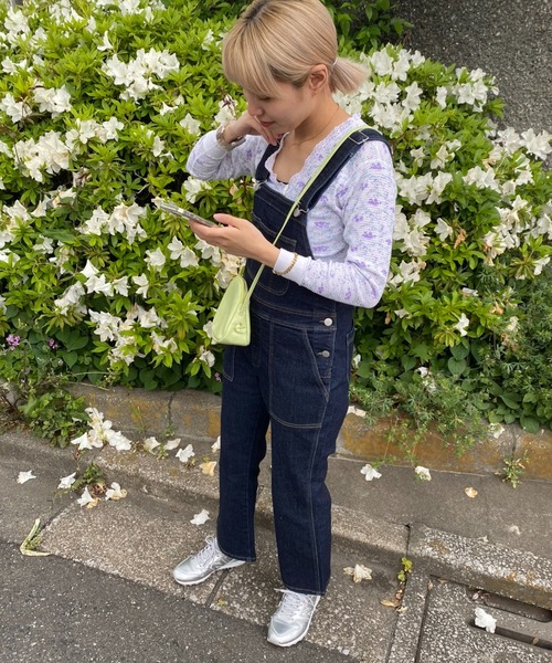 DuKKah（デュカ）の「Dukkah/【低身長向け】フレアオーバーオール（サロペット/オーバーオール・レディース・インディゴブルー/ホワイト/ブラック・X-SMALL）」の5枚目の写真