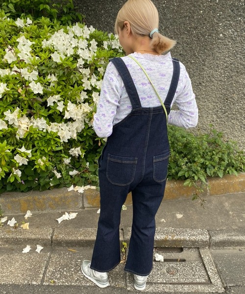 DuKKah（デュカ）の「Dukkah/【低身長向け】フレアオーバーオール（サロペット/オーバーオール・レディース・インディゴブルー/ホワイト/ブラック・X-SMALL）」の9枚目の写真