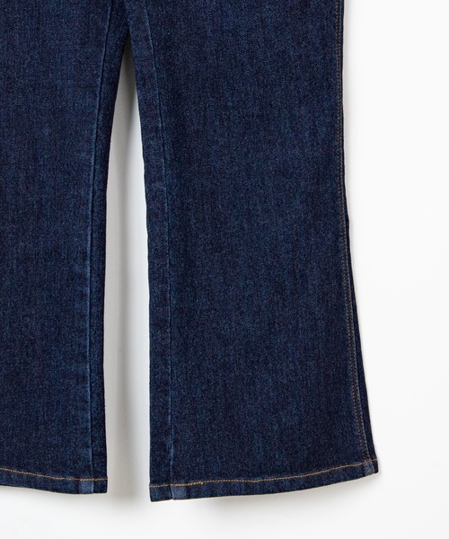 DuKKah（デュカ）の「Dukkah/【低身長向け】フレアオーバーオール（サロペット/オーバーオール・レディース・インディゴブルー/ホワイト/ブラック・X-SMALL）」の12枚目の写真