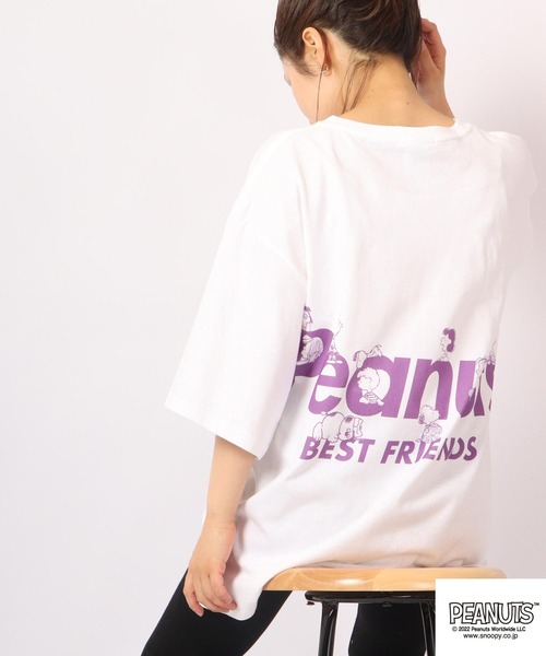 PEANUTS(ピーナッツ)の「PEANUTS スヌーピー ワイドボディー 半袖 Tシャツ 6.2オンス(Tシャツ/カットソー・レディース・ベージュ/カーキ/ホワイト×レッド/ホワイト×グリーン/ホワイト×ブルー/ホワイト×ブラック/ホワイト×グレー/ホワイト系その他/ホワイト×パープル/ホワイト×ピンク/ホワイト系その他4/A/B/グリーン系その他/ベージュ系その他/ホワイト系その他5/ホワイト系その他6/ホワイト系その他7/ホワイト系その他2/ホワイト系その他3/ホワイト系/ホワイト系6/ホワイト系7/ホワイト系2/ホワイト系4/ホワイト系5/ベージュ系その他2/ホワイト系3/ホワイト系1/グリーン系その他2/ベージュ系その他3/ホワイト系8/ホワイト系9/ベージュ系その他4/C/グリーン系その他3/ブラック/ネイビー/グレー・LL/M/L)」の18枚目の写真