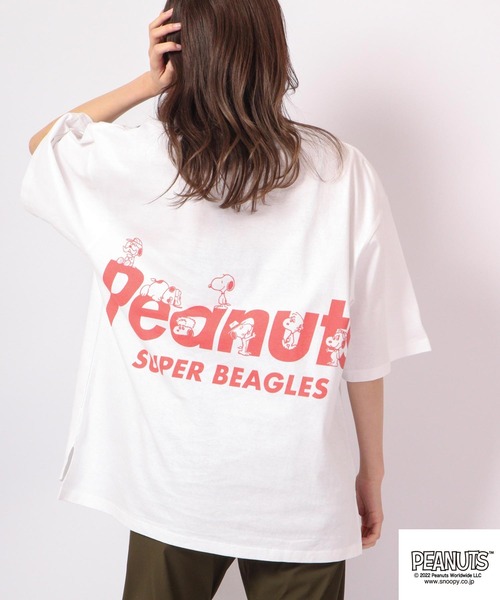 PEANUTS(ピーナッツ)の「PEANUTS スヌーピー ワイドボディー 半袖 Tシャツ 6.2オンス(Tシャツ/カットソー・レディース・ベージュ/カーキ/ホワイト×レッド/ホワイト×グリーン/ホワイト×ブルー/ホワイト×ブラック/ホワイト×グレー/ホワイト系その他/ホワイト×パープル/ホワイト×ピンク/ホワイト系その他4/A/B/グリーン系その他/ベージュ系その他/ホワイト系その他5/ホワイト系その他6/ホワイト系その他7/ホワイト系その他2/ホワイト系その他3/ホワイト系/ホワイト系6/ホワイト系7/ホワイト系2/ホワイト系4/ホワイト系5/ベージュ系その他2/ホワイト系3/ホワイト系1/グリーン系その他2/ベージュ系その他3/ホワイト系8/ホワイト系9/ベージュ系その他4/C/グリーン系その他3/ブラック/ネイビー/グレー・LL/M/L)」の2枚目の写真