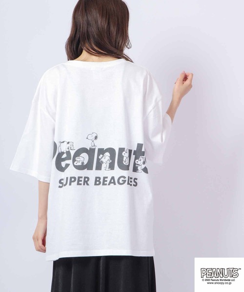 PEANUTS(ピーナッツ)の「PEANUTS スヌーピー ワイドボディー 半袖 Tシャツ 6.2オンス(Tシャツ/カットソー・レディース・ベージュ/カーキ/ホワイト×レッド/ホワイト×グリーン/ホワイト×ブルー/ホワイト×ブラック/ホワイト×グレー/ホワイト系その他/ホワイト×パープル/ホワイト×ピンク/ホワイト系その他4/A/B/グリーン系その他/ベージュ系その他/ホワイト系その他5/ホワイト系その他6/ホワイト系その他7/ホワイト系その他2/ホワイト系その他3/ホワイト系/ホワイト系6/ホワイト系7/ホワイト系2/ホワイト系4/ホワイト系5/ベージュ系その他2/ホワイト系3/ホワイト系1/グリーン系その他2/ベージュ系その他3/ホワイト系8/ホワイト系9/ベージュ系その他4/C/グリーン系その他3/ブラック/ネイビー/グレー・LL/M/L)」の5枚目の写真
