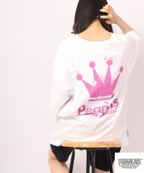 PEANUTS(ピーナッツ)の「PEANUTS スヌーピー ワイドボディー 半袖 Tシャツ 6.2オンス(Tシャツ/カットソー・レディース・ベージュ/カーキ/ホワイト×レッド/ホワイト×グリーン/ホワイト×ブルー/ホワイト×ブラック/ホワイト×グレー/ホワイト系その他/ホワイト×パープル/ホワイト×ピンク/ホワイト系その他4/A/B/グリーン系その他/ベージュ系その他/ホワイト系その他5/ホワイト系その他6/ホワイト系その他7/ホワイト系その他2/ホワイト系その他3/ホワイト系/ホワイト系6/ホワイト系7/ホワイト系2/ホワイト系4/ホワイト系5/ベージュ系その他2/ホワイト系3/ホワイト系1/グリーン系その他2/ベージュ系その他3/ホワイト系8/ホワイト系9/ベージュ系その他4/C/グリーン系その他3/ブラック/ネイビー/グレー・LL/M/L)」の11枚目の写真