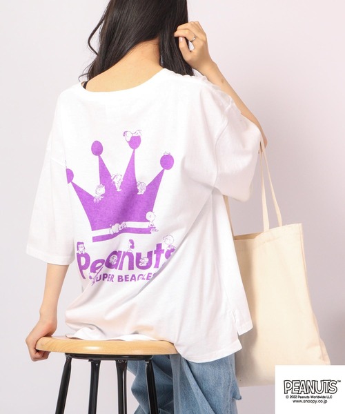 PEANUTS(ピーナッツ)の「PEANUTS スヌーピー ワイドボディー 半袖 Tシャツ 6.2オンス(Tシャツ/カットソー・レディース・ベージュ/カーキ/ホワイト×レッド/ホワイト×グリーン/ホワイト×ブルー/ホワイト×ブラック/ホワイト×グレー/ホワイト系その他/ホワイト×パープル/ホワイト×ピンク/ホワイト系その他4/A/B/グリーン系その他/ベージュ系その他/ホワイト系その他5/ホワイト系その他6/ホワイト系その他7/ホワイト系その他2/ホワイト系その他3/ホワイト系/ホワイト系6/ホワイト系7/ホワイト系2/ホワイト系4/ホワイト系5/ベージュ系その他2/ホワイト系3/ホワイト系1/グリーン系その他2/ベージュ系その他3/ホワイト系8/ホワイト系9/ベージュ系その他4/C/グリーン系その他3/ブラック/ネイビー/グレー・LL/M/L)」の12枚目の写真