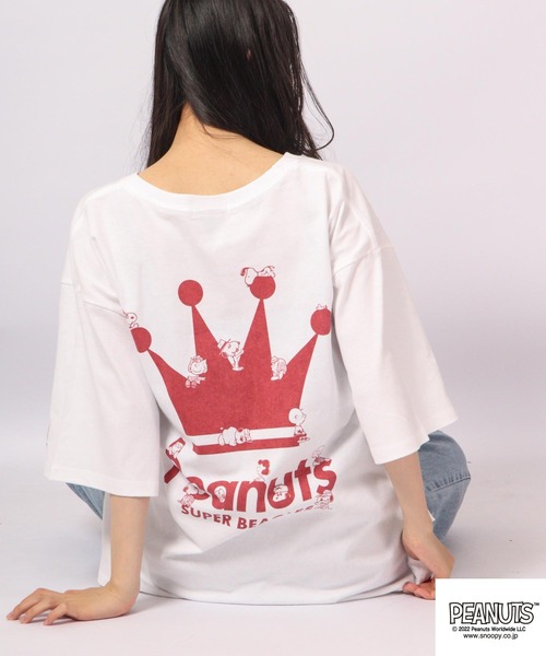 PEANUTS(ピーナッツ)の「PEANUTS スヌーピー ワイドボディー 半袖 Tシャツ 6.2オンス(Tシャツ/カットソー・レディース・ベージュ/カーキ/ホワイト×レッド/ホワイト×グリーン/ホワイト×ブルー/ホワイト×ブラック/ホワイト×グレー/ホワイト系その他/ホワイト×パープル/ホワイト×ピンク/ホワイト系その他4/A/B/グリーン系その他/ベージュ系その他/ホワイト系その他5/ホワイト系その他6/ホワイト系その他7/ホワイト系その他2/ホワイト系その他3/ホワイト系/ホワイト系6/ホワイト系7/ホワイト系2/ホワイト系4/ホワイト系5/ベージュ系その他2/ホワイト系3/ホワイト系1/グリーン系その他2/ベージュ系その他3/ホワイト系8/ホワイト系9/ベージュ系その他4/C/グリーン系その他3/ブラック/ネイビー/グレー・LL/M/L)」の15枚目の写真