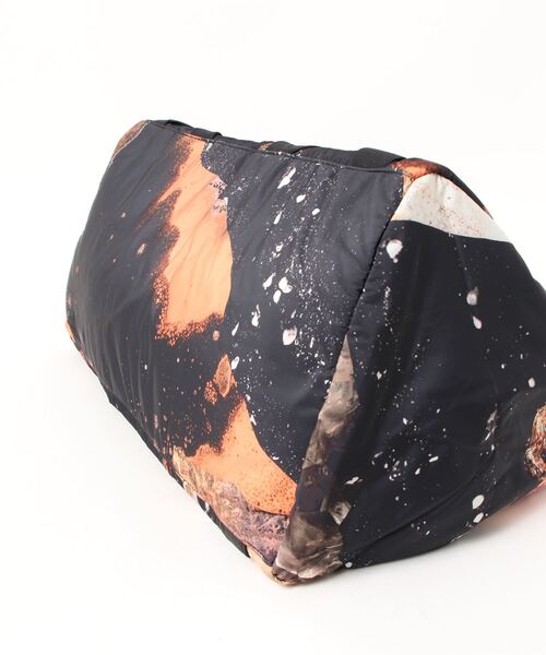 Desigual（デシグアル）の「ミネラルモチーフ マキシスポーツバッグ（ボストンバッグ・レディース・ブラック・FREE）」の3枚目の写真