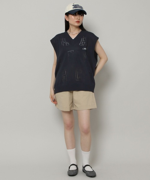CHUCK(チャック)の「【UNISEX】CHUCK/ALPHABET VEST 2297839(ベスト・レディース・ネイビー/グリーン・FREE)」の3枚目の写真