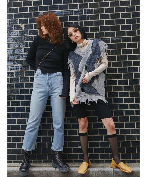 EMODA(エモダ)の「【VEQUM】BIAS BUTTON KNIT(ニット/セーター・レディース・レッド/ブラック/ブルー・FREE)」の10枚目の写真