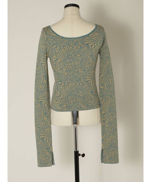 EMODA(エモダ)の「【VEQUM】BIAS BUTTON KNIT(ニット/セーター・レディース・レッド/ブラック/ブルー・FREE)」の16枚目の写真
