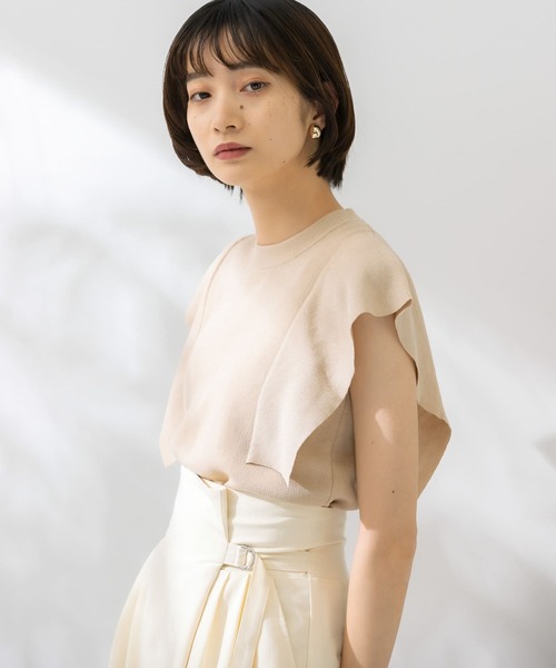 KBF（ケイビーエフ）の「フレアスリーブデザインニット（ニット/セーター・レディース・ブラック/ダークブラウン/ベージュ/グリーン系その他・ONE）」の3枚目の写真