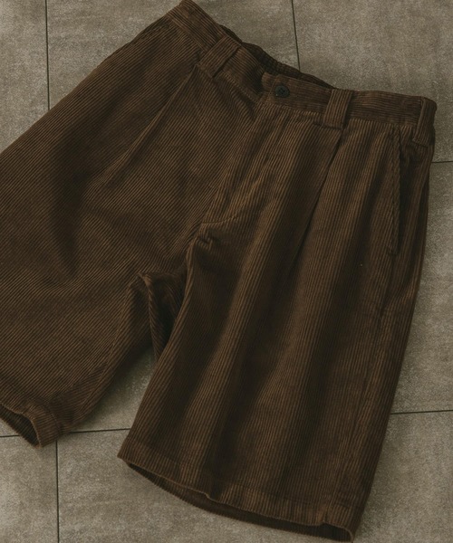 URBAN RESEARCH DOORS（アーバンリサーチドアーズ）の「コーデュロイワンタックショーツ（その他パンツ・メンズ・ブラック/ブラウン/アイボリー・MEDIUM/LARGE）」の3枚目の写真