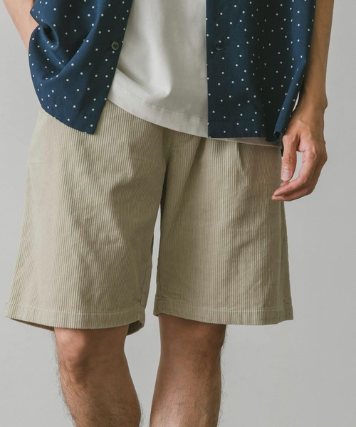 URBAN RESEARCH DOORS（アーバンリサーチドアーズ）の「コーデュロイワンタックショーツ（その他パンツ・メンズ・ブラック/ブラウン/アイボリー・MEDIUM/LARGE）」の4枚目の写真