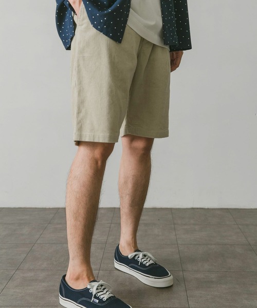 URBAN RESEARCH DOORS（アーバンリサーチドアーズ）の「コーデュロイワンタックショーツ（その他パンツ・メンズ・ブラック/ブラウン/アイボリー・MEDIUM/LARGE）」の7枚目の写真