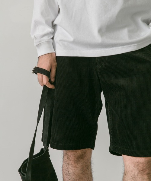 URBAN RESEARCH DOORS（アーバンリサーチドアーズ）の「コーデュロイワンタックショーツ（その他パンツ・メンズ・ブラック/ブラウン/アイボリー・MEDIUM/LARGE）」の13枚目の写真