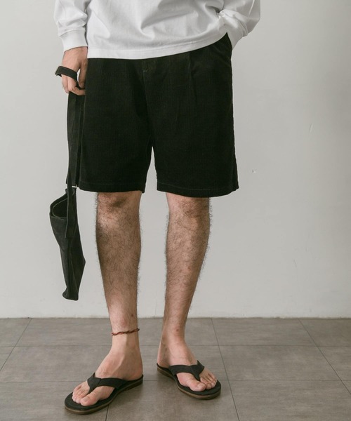 URBAN RESEARCH DOORS（アーバンリサーチドアーズ）の「コーデュロイワンタックショーツ（その他パンツ・メンズ・ブラック/ブラウン/アイボリー・MEDIUM/LARGE）」の15枚目の写真