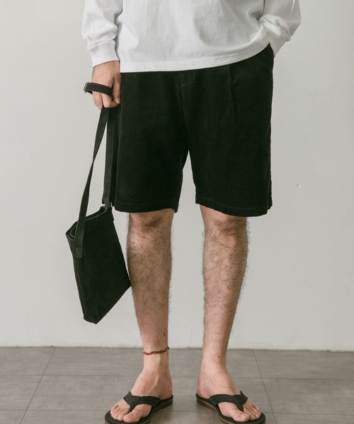 URBAN RESEARCH DOORS（アーバンリサーチドアーズ）の「コーデュロイワンタックショーツ（その他パンツ・メンズ・ブラック/ブラウン/アイボリー・MEDIUM/LARGE）」の16枚目の写真