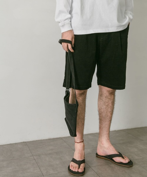 URBAN RESEARCH DOORS（アーバンリサーチドアーズ）の「コーデュロイワンタックショーツ（その他パンツ・メンズ・ブラック/ブラウン/アイボリー・MEDIUM/LARGE）」の17枚目の写真