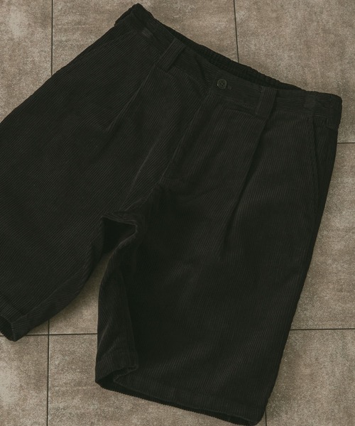 URBAN RESEARCH DOORS（アーバンリサーチドアーズ）の「コーデュロイワンタックショーツ（その他パンツ・メンズ・ブラック/ブラウン/アイボリー・MEDIUM/LARGE）」の21枚目の写真