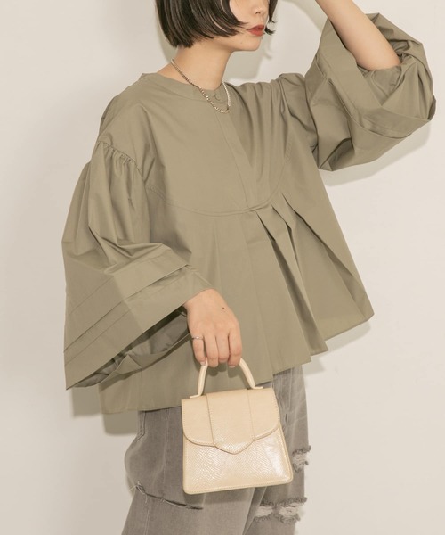 KBF（ケイビーエフ）の「ボリューミーブラウス（シャツ/ブラウス・レディース・ホワイト/カーキ/ブラック・ONE）」の12枚目の写真