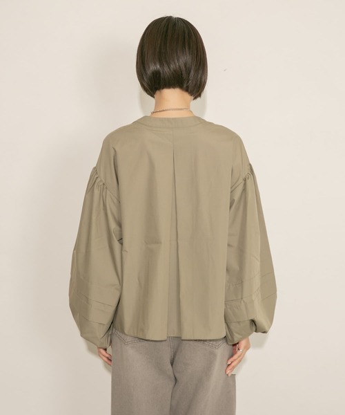 KBF（ケイビーエフ）の「ボリューミーブラウス（シャツ/ブラウス・レディース・ホワイト/カーキ/ブラック・ONE）」の13枚目の写真