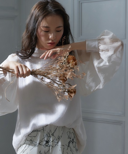 miclat（ミクラ）の「大きいサイズ ボリューム袖シアーブラウス miclat（シャツ/ブラウス・レディース・ホワイト系/ブラック・4L/3L/L/LL）」の4枚目の写真