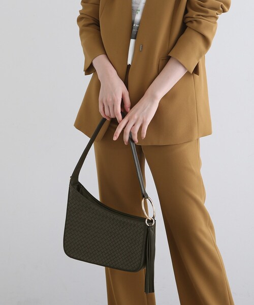 INDIVI（インディヴィ）の「◆【Oggi 11月号掲載/滝沢カレンさん着用】スクエアフォルムバッグ（ショルダーバッグ・レディース・ダークブラウン/イエロー/ブラック・00）」の20枚目の写真