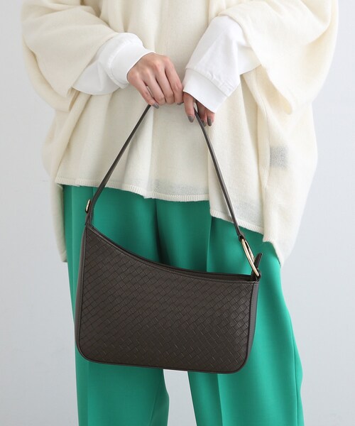 INDIVI（インディヴィ）の「◆【Oggi 11月号掲載/滝沢カレンさん着用】スクエアフォルムバッグ（ショルダーバッグ・レディース・ダークブラウン/イエロー/ブラック・00）」の3枚目の写真