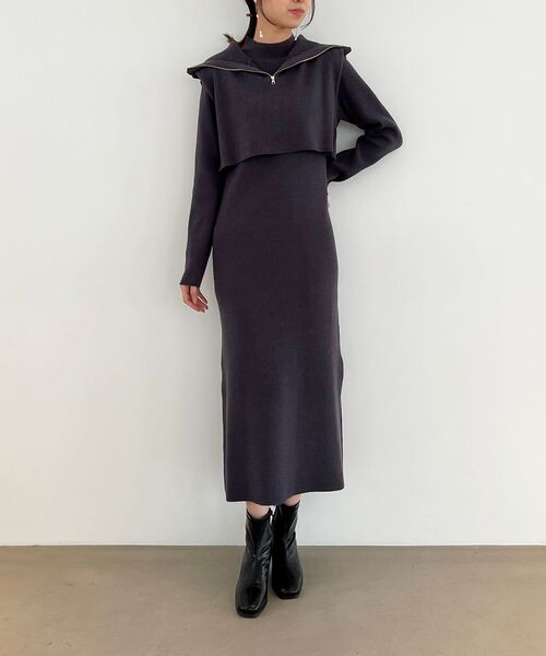 MAJESTIC LEGON（マジェスティックレゴン）の「ハーフジップベストセットワンピース（ワンピース・レディース・ベージュ/チャコールグレー/アイボリー・MEDIUM）」の4枚目の写真