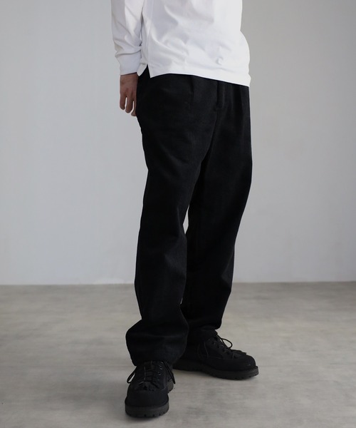 CREARE -LINO-(クレアーレリノ)の「8W コーデュロイ ワイドテーパード パンツ(その他パンツ・メンズ・ブラック/グレイッシュベージュ/オフホワイト・M/L)」の2枚目の写真