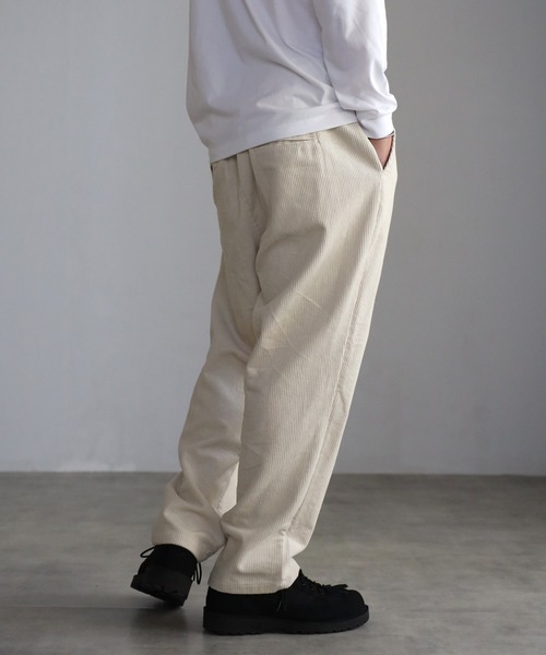 CREARE -LINO-(クレアーレリノ)の「8W コーデュロイ ワイドテーパード パンツ(その他パンツ・メンズ・ブラック/グレイッシュベージュ/オフホワイト・M/L)」の4枚目の写真