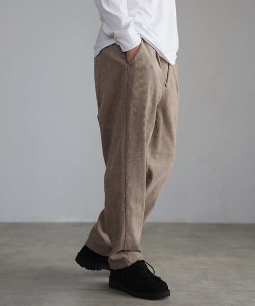 CREARE -LINO-(クレアーレリノ)の「8W コーデュロイ ワイドテーパード パンツ(その他パンツ・メンズ・ブラック/グレイッシュベージュ/オフホワイト・M/L)」の17枚目の写真