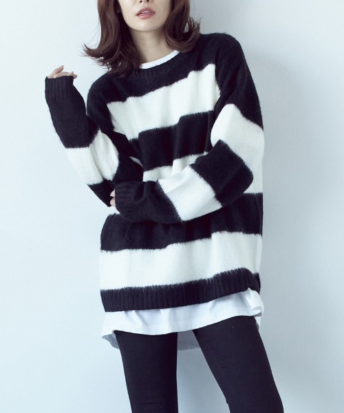 ARCADE（アーケード）の「男女兼用 モヘアタッチ ワイドオーバーサイズ ドロップショルダー プルオーバー ニット（ニット/セーター・レディース・ブラック×ホワイト/エメラルド/ブラック×イエロー/ブラック×レッド/グリーン/マスタード/チャコールグレー/レッド/ブラック/ブラック×グレー/グレー/ブルー・L/M）」の4枚目の写真