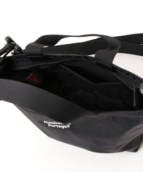 Manhattan Portage(マンハッタンポーテージ)の「Micro Portage Tote Bag Matte Twil(トートバッグ・メンズ・ブラック・X-SMALL)」の14枚目の写真