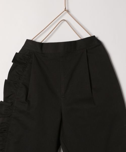 LOWRYS FARM（ローリーズファーム）の「フリルパンツ　180386（チノパンツ・キッズ・ブラック/ベージュ・110cm/120cm/130cm/140cm/150cm）」の5枚目の写真