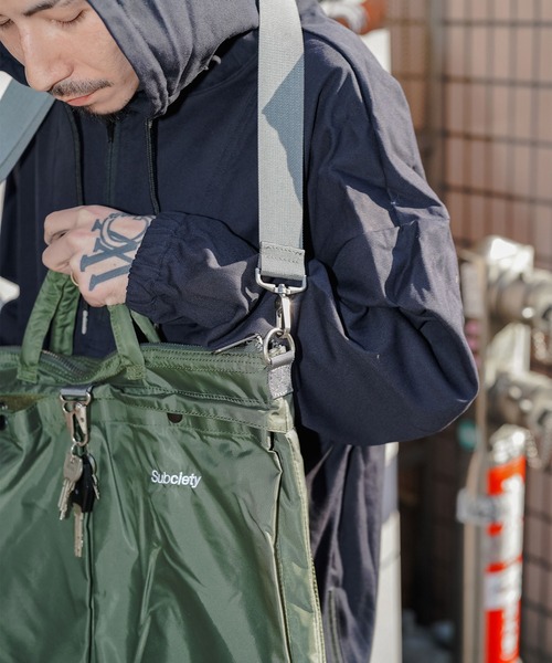 Subciety(サブサエティ)の「REVERSIBLE HELMET BAG(ショルダーバッグ・メンズ・ネイビー/ブラック/カーキ・FREE)」の10枚目の写真
