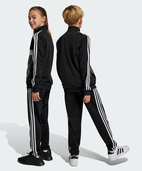 adidas（アディダス）の「エッセンシャルズ スリーストライプス ティベリオ トラックスーツ / アディダス adidas（ジャージ・キッズ・ブルー系その他/ブラック/レッド/ブルー・130/140/150/160）」の5枚目の写真