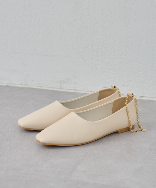 COLONY 2139（コロニートゥーワンスリーナイン）の「アンクルチェーンフラットシューズ（パンプス・レディース・ブラック/オフホワイト・SMALL/MEDIUM/LARGE）」の22枚目の写真