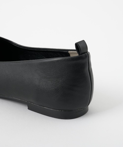 COLONY 2139（コロニートゥーワンスリーナイン）の「アンクルチェーンフラットシューズ（パンプス・レディース・ブラック/オフホワイト・SMALL/MEDIUM/LARGE）」の12枚目の写真