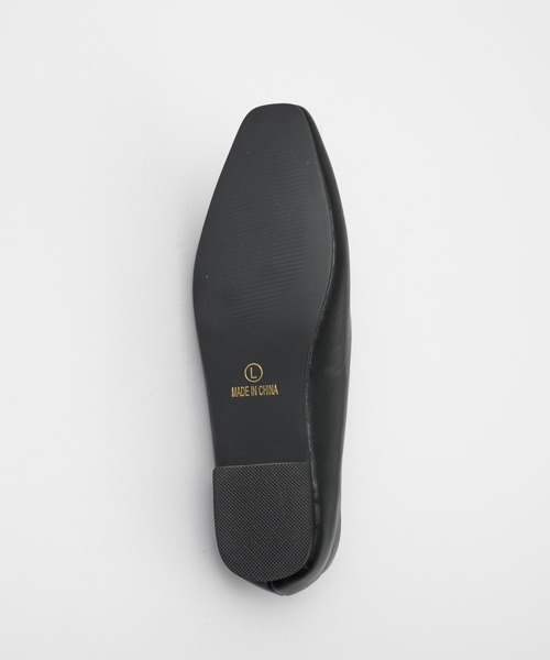 COLONY 2139（コロニートゥーワンスリーナイン）の「アンクルチェーンフラットシューズ（パンプス・レディース・ブラック/オフホワイト・SMALL/MEDIUM/LARGE）」の21枚目の写真